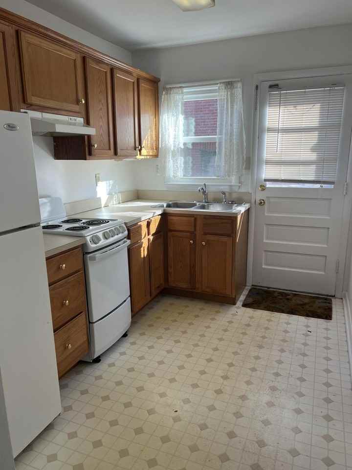 1705 Carolyn Dr #1 - Photo 4 of 9