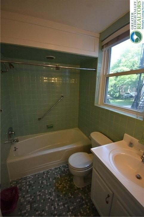 217 Spring Garden St #101 - Photo 7 of 14