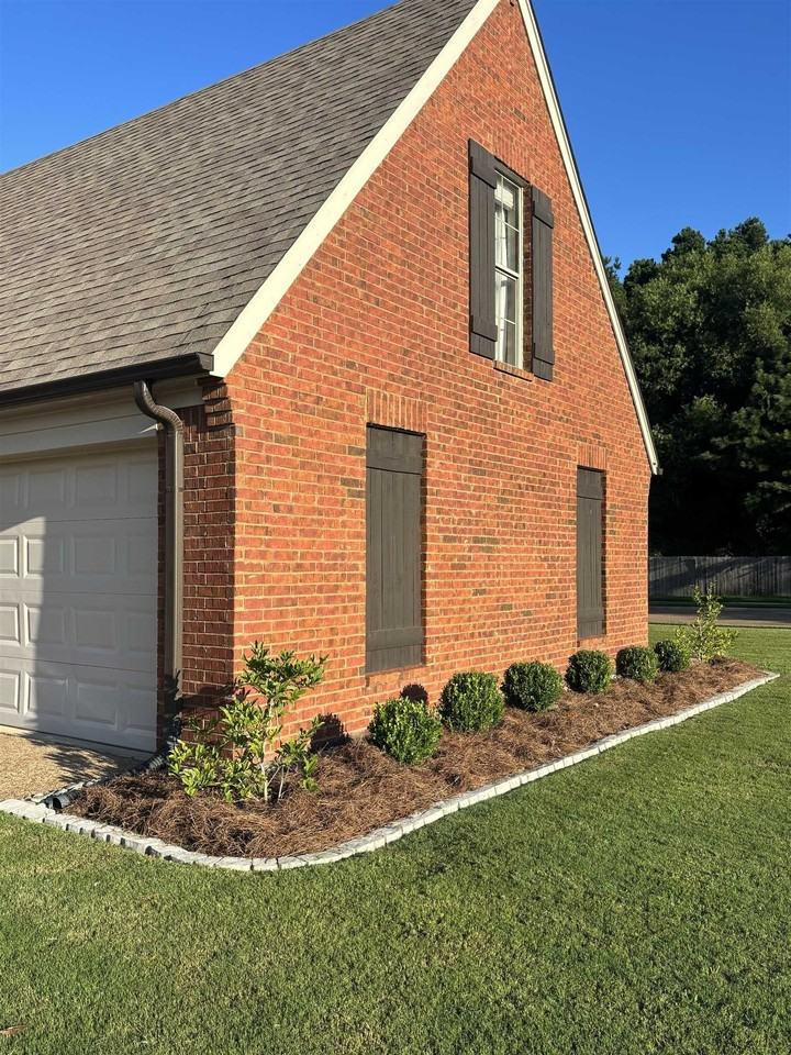 6399 William Hill Dr - Photo 3 of 35