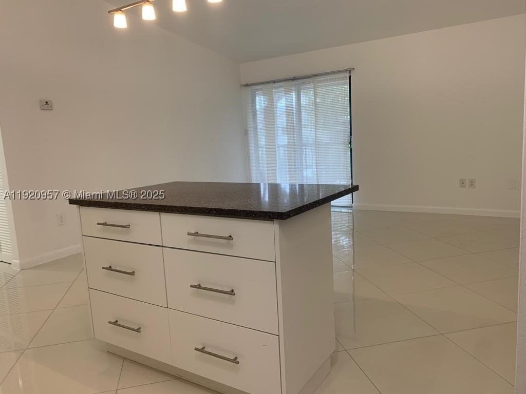 907 Ne 199th St #204 - Photo 6 of 15