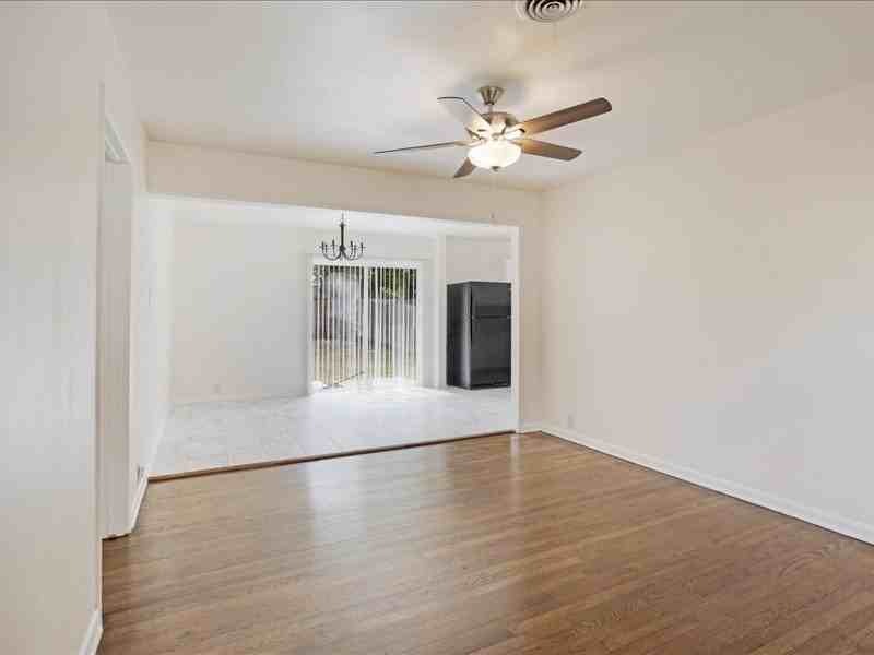 1924 Jones Cir #1 - Photo 5 of 25