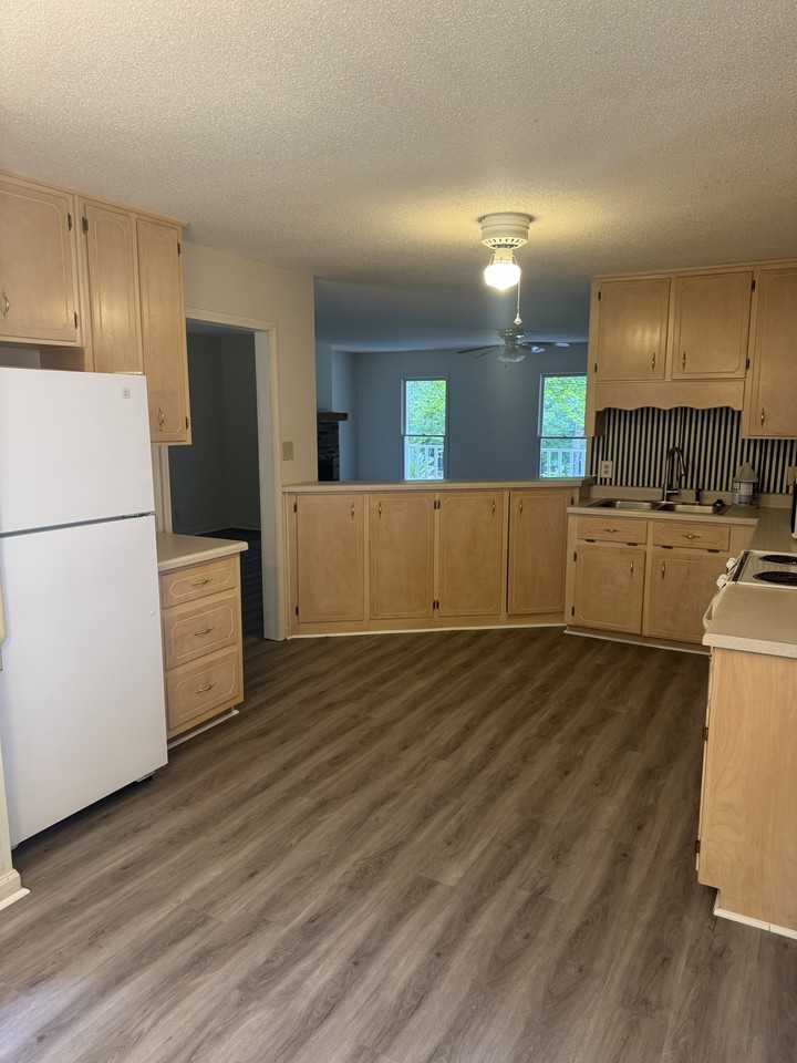 112 Oak Leaf Cir #1 - Photo 2 of 16