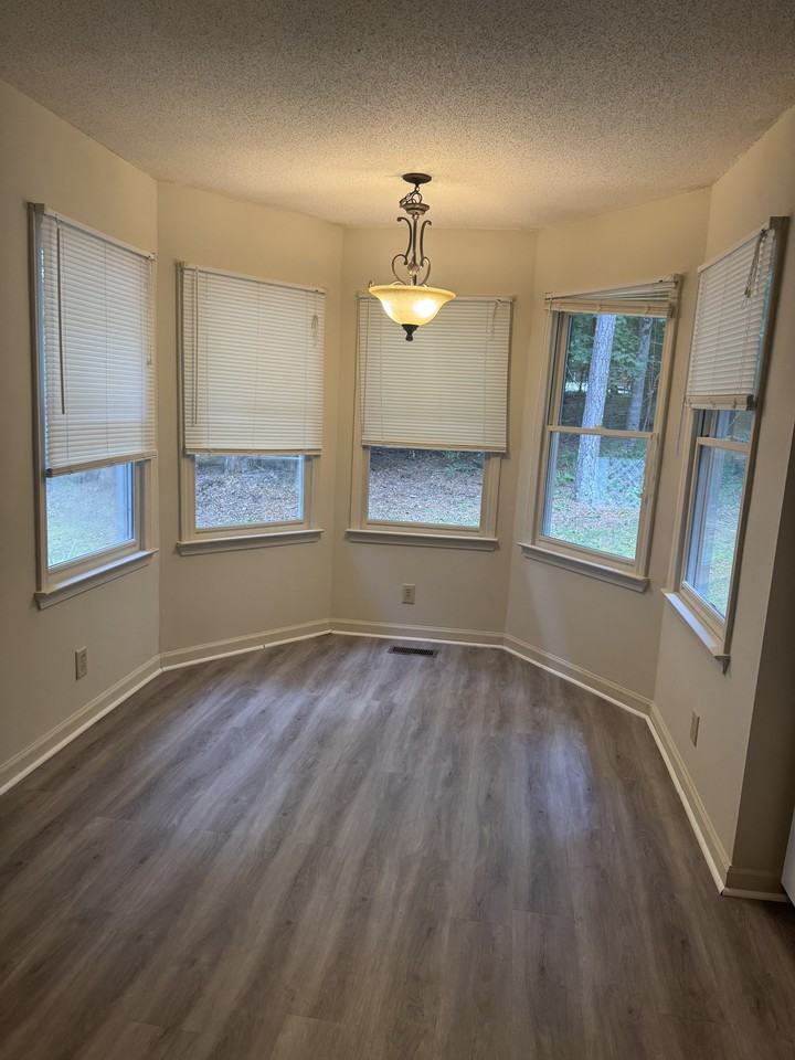 112 Oak Leaf Cir #1 - Photo 3 of 16