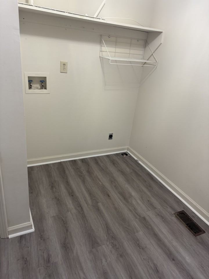 112 Oak Leaf Cir #1 - Photo 6 of 16
