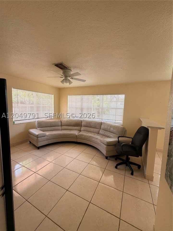 1141 Nw 5th Ave #1-2 - Photo 3 of 11
