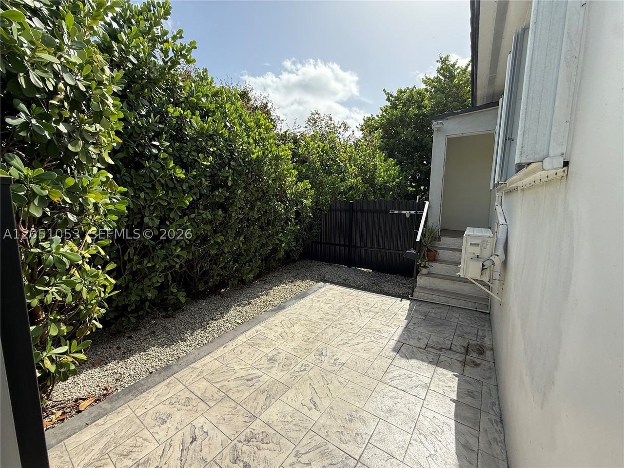 2001 Sw 82nd Pl #ADU - Photo 2 of 6