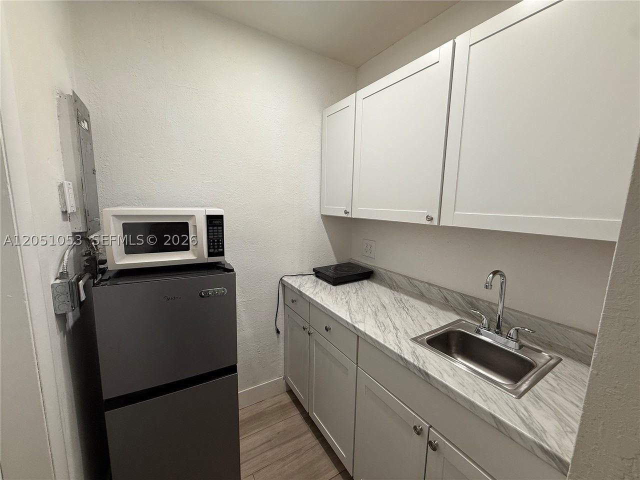 2001 Sw 82nd Pl #ADU - Photo 3 of 6