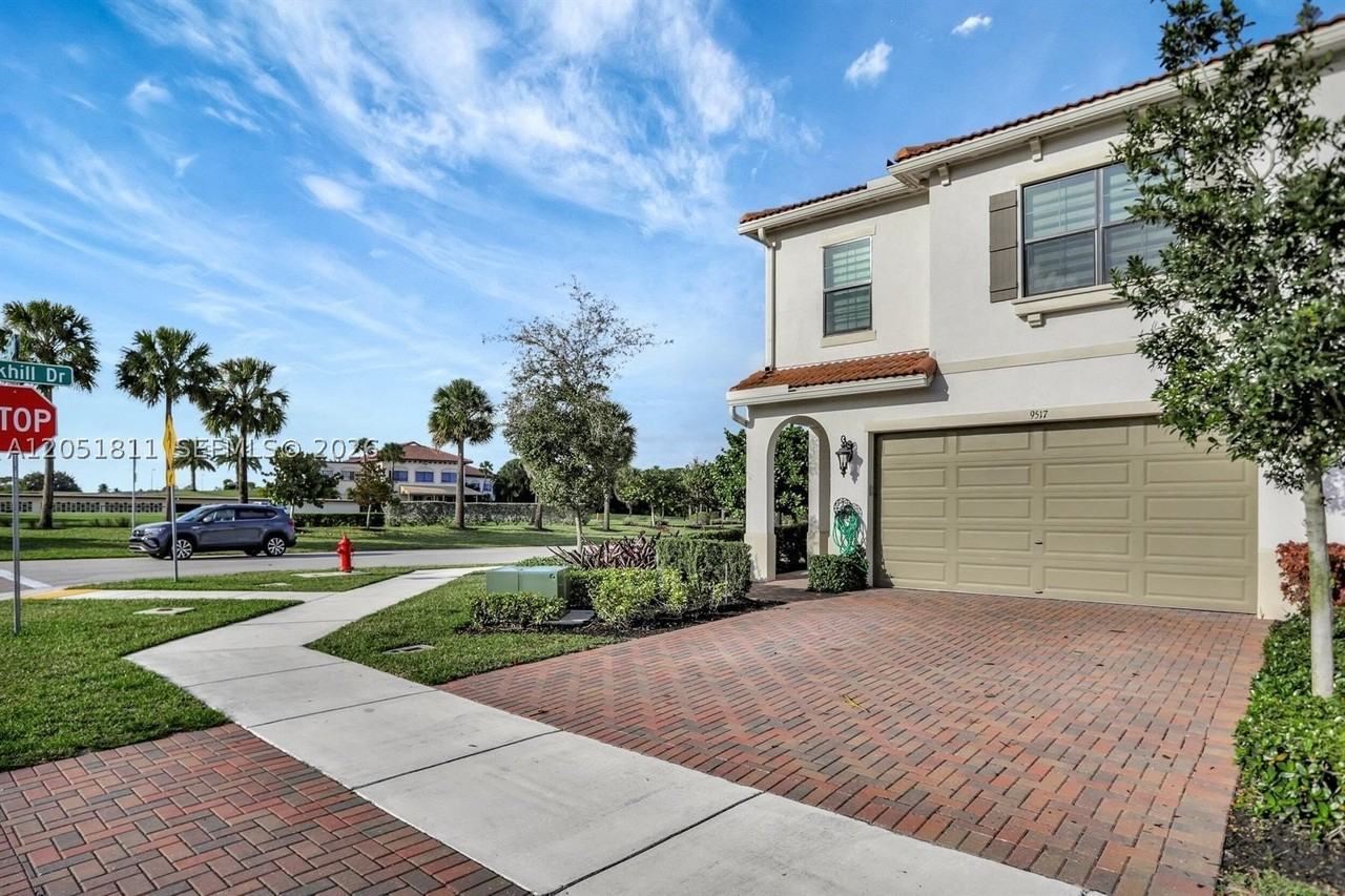 9517 Glider Way - Photo 3 of 50