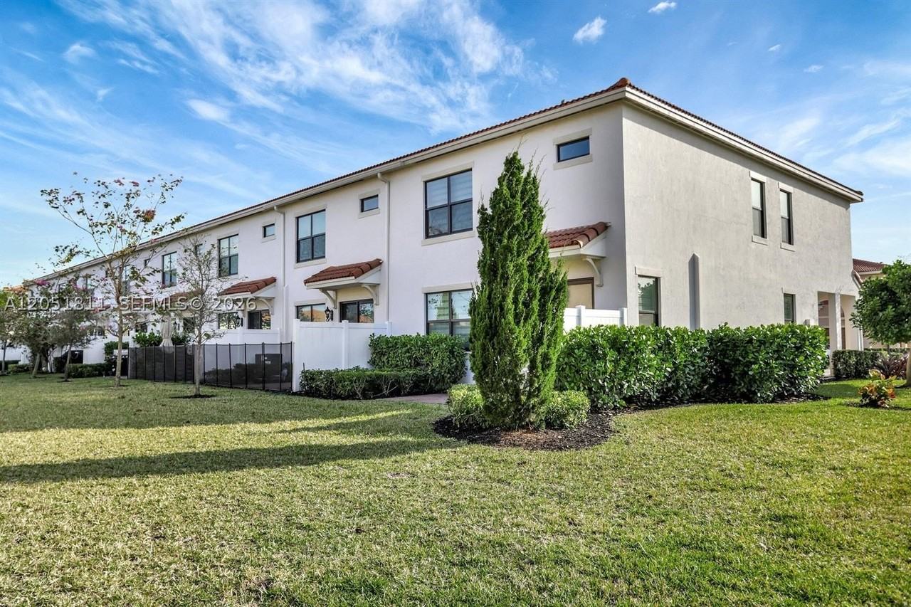 9517 Glider Way - Photo 4 of 50