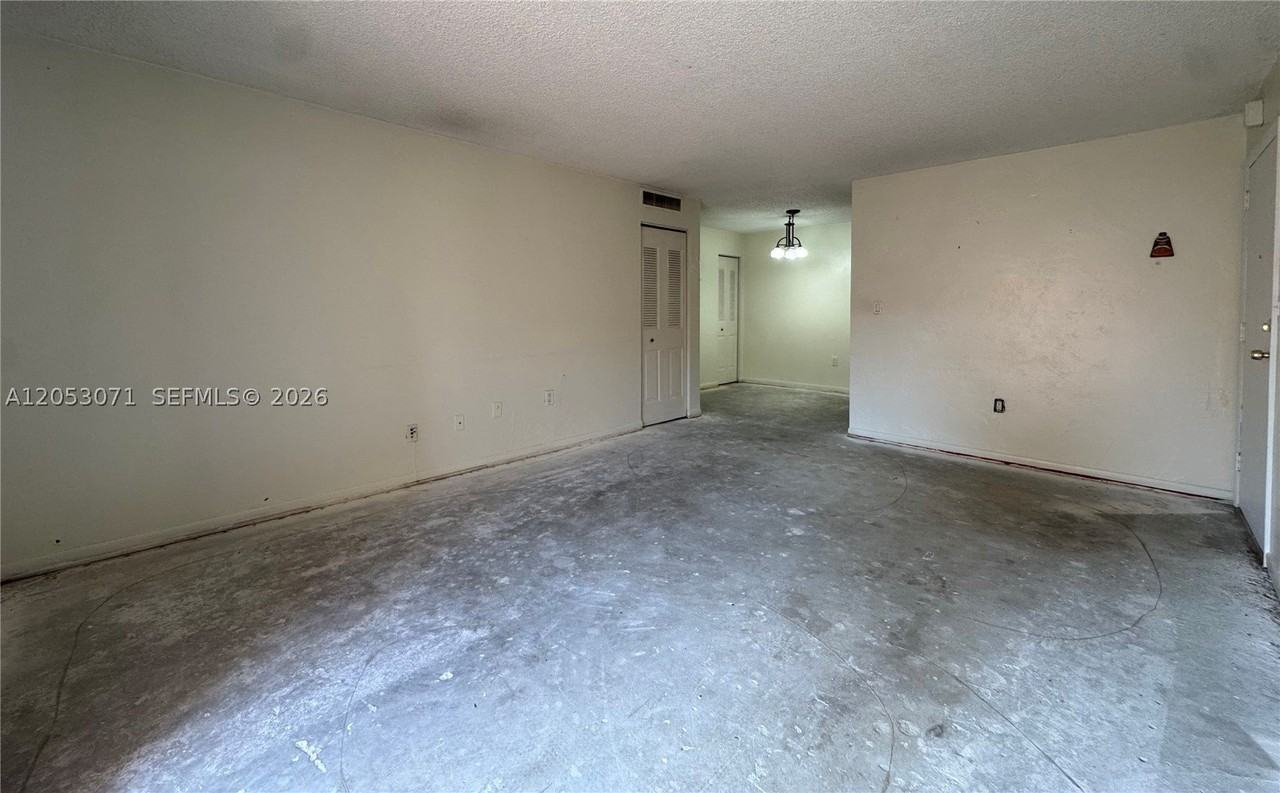 7208 Fairway Dr #I14 - Photo 3 of 9