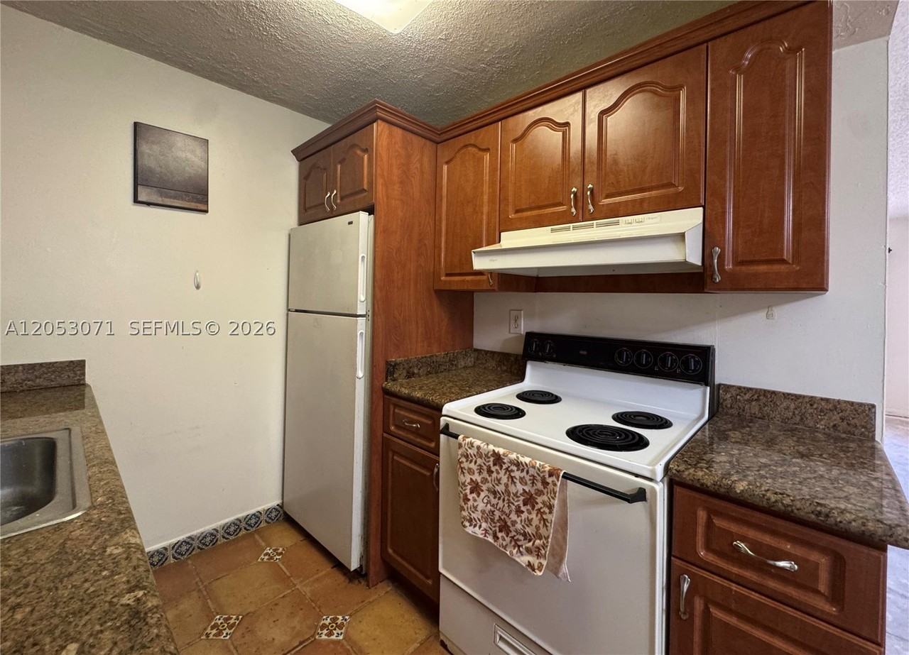 7208 Fairway Dr #I14 - Photo 5 of 9