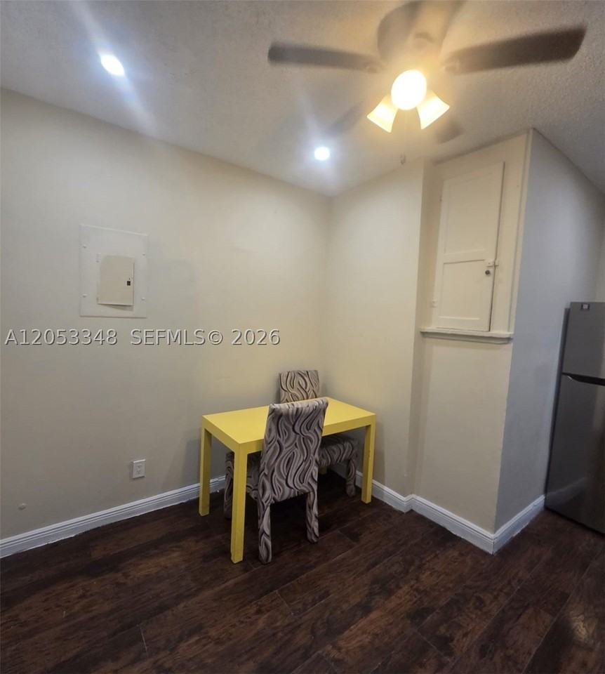 1008 N 18th Ct #101B - Photo 3 of 21