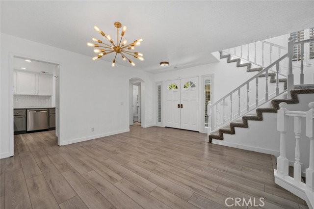 620 Holbrook Ct - Photo 5 of 8