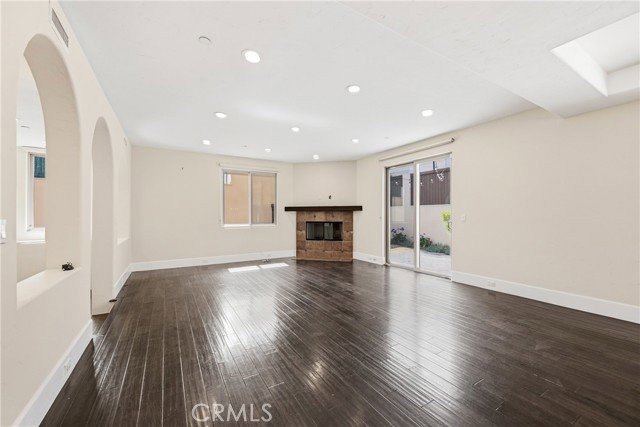 1918 Harriman Ln - Photo 2 of 7