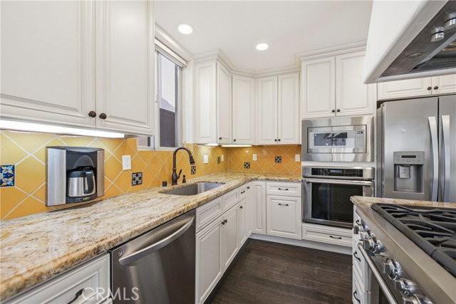 1918 Harriman Ln - Photo 3 of 7