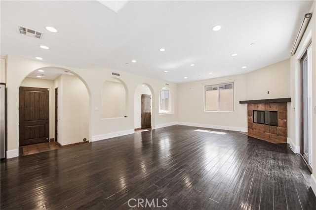 1918 Harriman Ln - Photo 4 of 7
