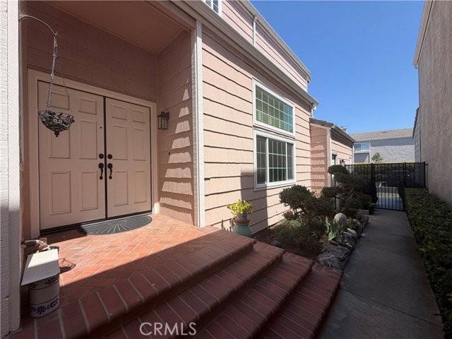 2664 Woodbury Dr - Photo 2 of 6