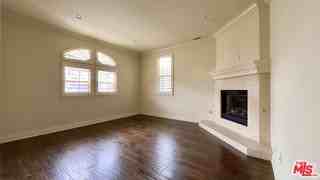 1011 Green Ln - Photo 3 of 7