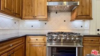 1011 Green Ln - Photo 5 of 7
