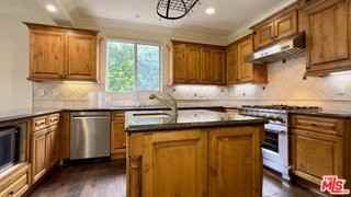 1011 Green Ln - Photo 6 of 7