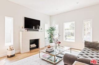 746 N Mansfield Ave - Photo 2 of 8