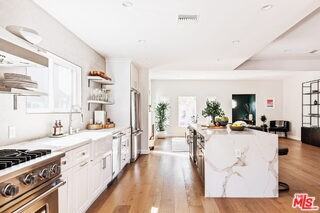 746 N Mansfield Ave - Photo 4 of 8