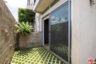 1434 1/2 S Sycamore Ave - Photo 4 of 8