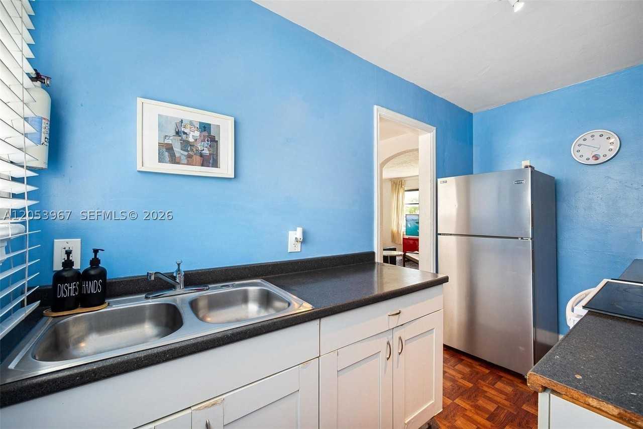 39 Sidonia Ave #2 - Photo 6 of 24