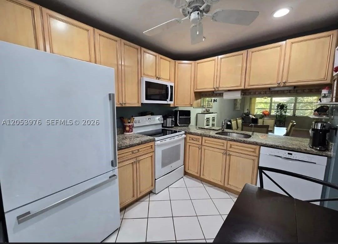1103 Bahama Bnd #H2 - Photo 5 of 13