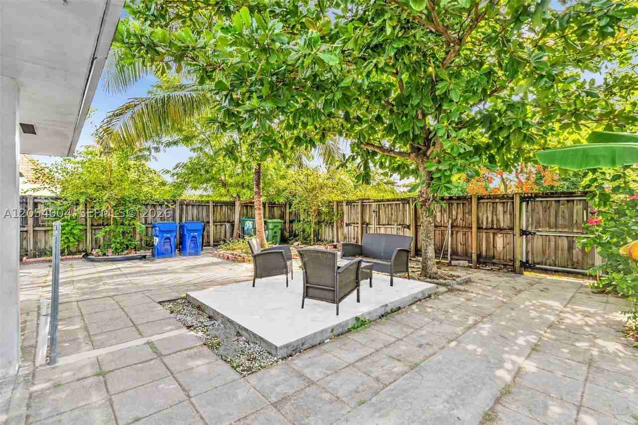 1517 Nw 8th Ave #1517 - Photo 5 of 28