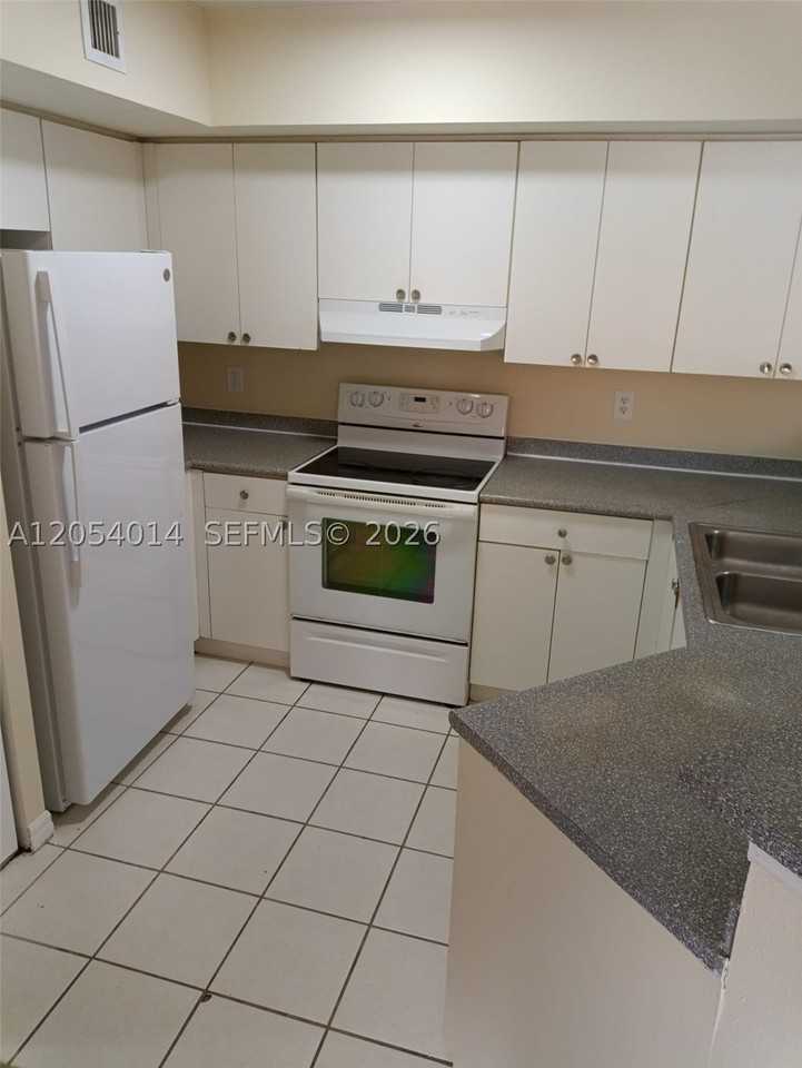 17602 Nw 25th Ave #307 - Photo 4 of 13