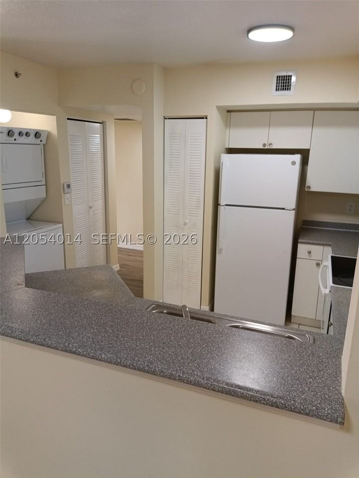 17602 Nw 25th Ave #307 - Photo 5 of 13
