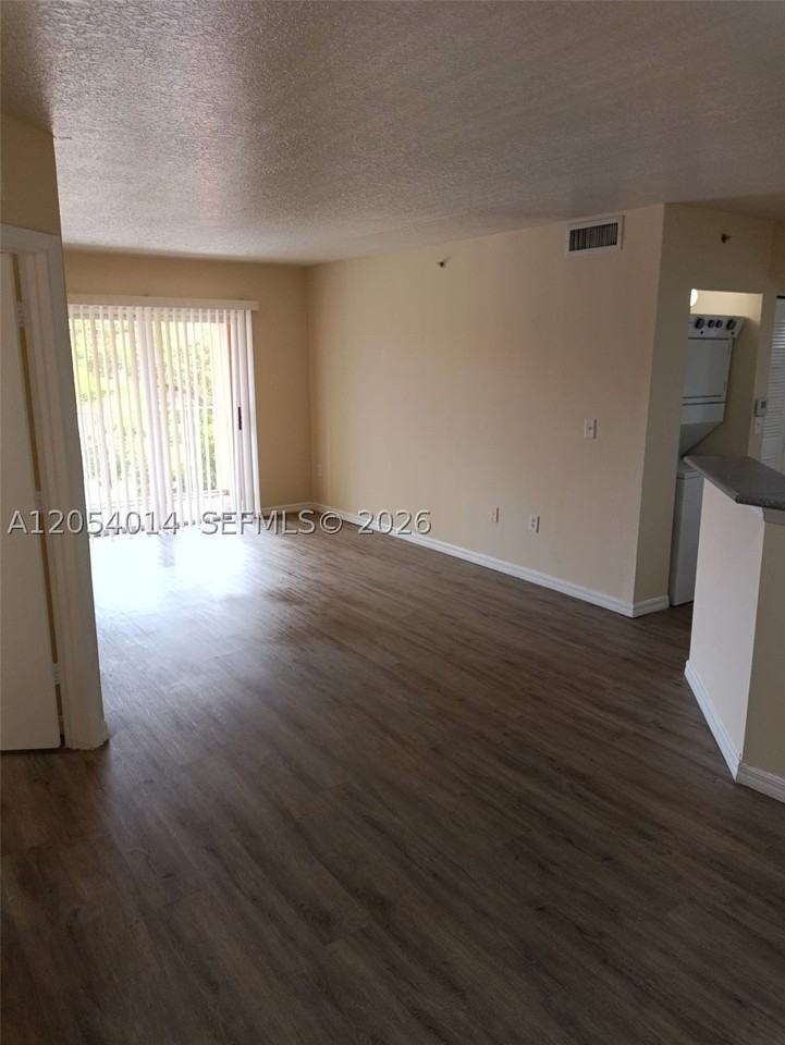 17602 Nw 25th Ave #307 - Photo 6 of 13