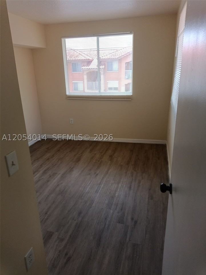 17602 Nw 25th Ave #307 - Photo 7 of 13