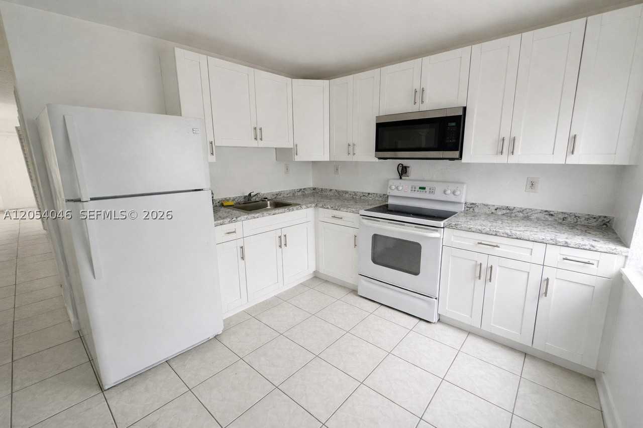 1405 Nw 5th Ct #2 - Photo 4 of 7