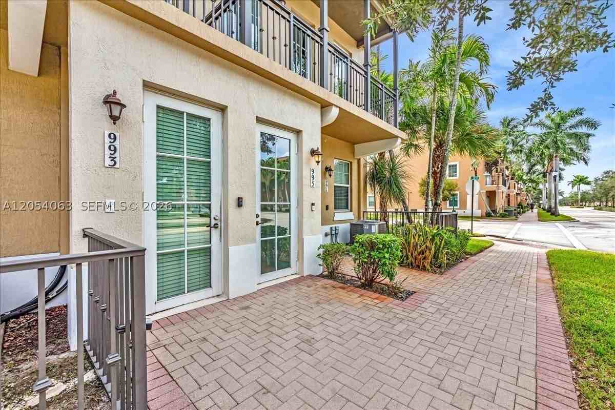 995 Sw 147th Ave #2514 - Photo 4 of 50