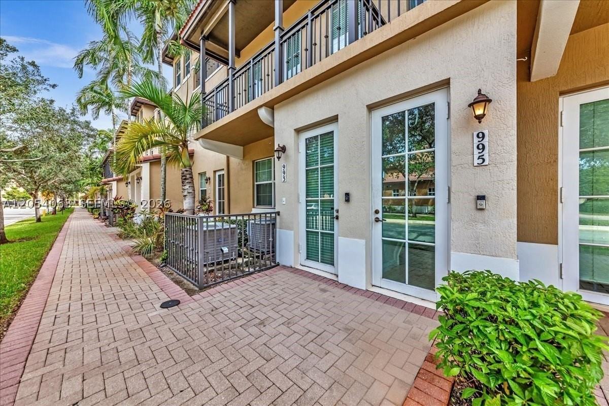 995 Sw 147th Ave #2514 - Photo 5 of 50