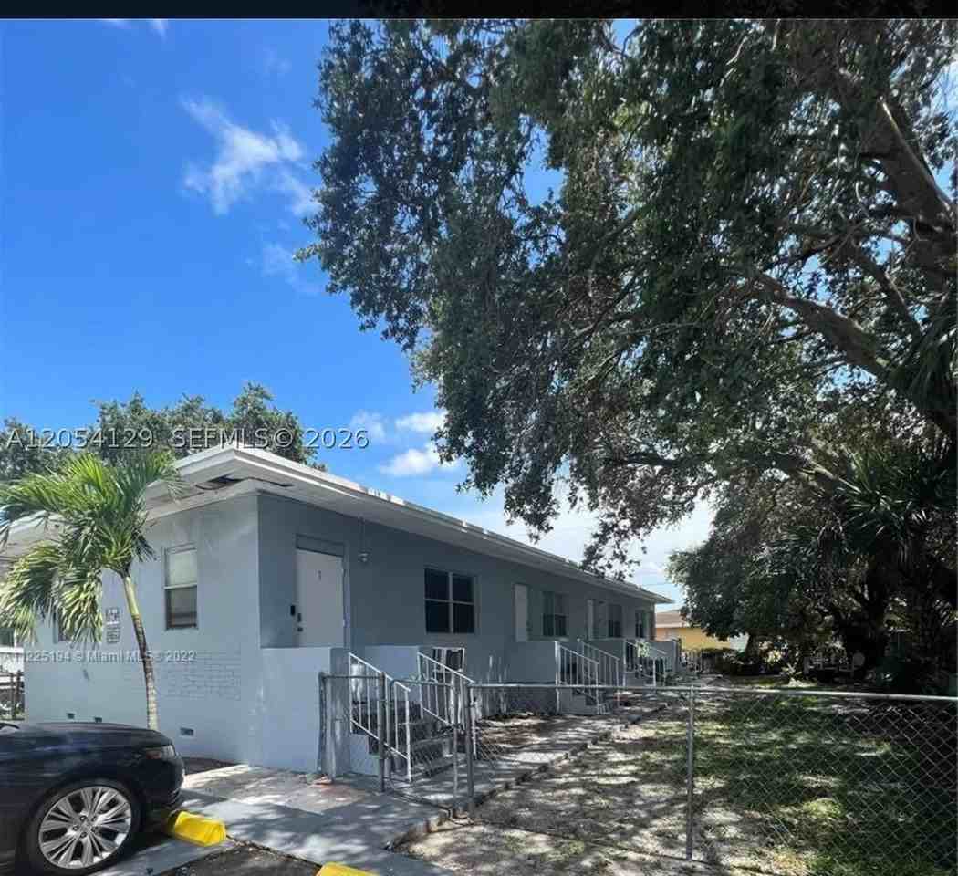 2560 Nw 139th St #2 - Photo 3 of 17