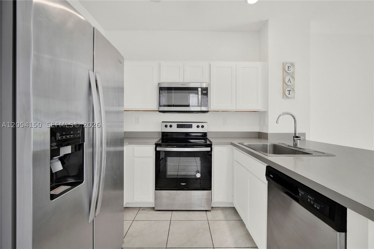 1161 Sw 8th Ave - Photo 3 of 21