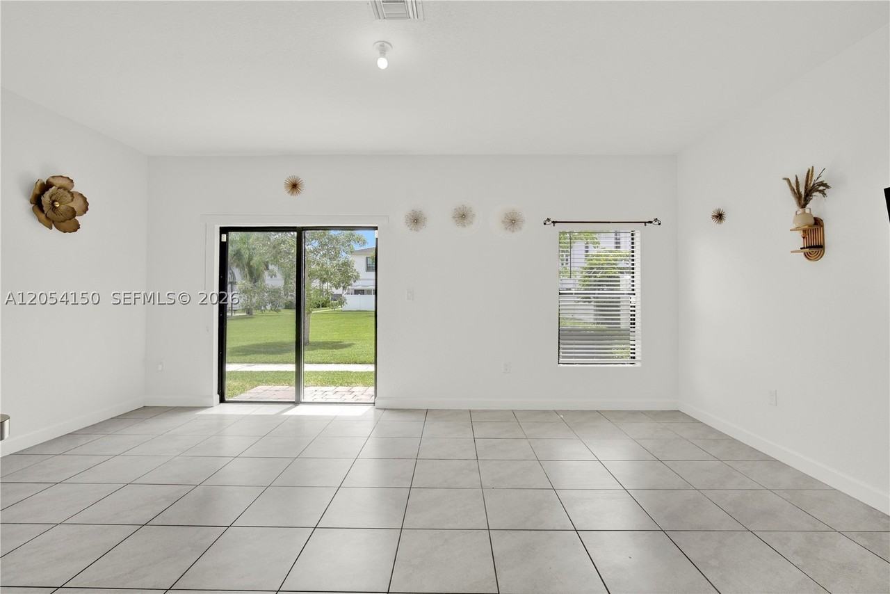 1161 Sw 8th Ave - Photo 5 of 21