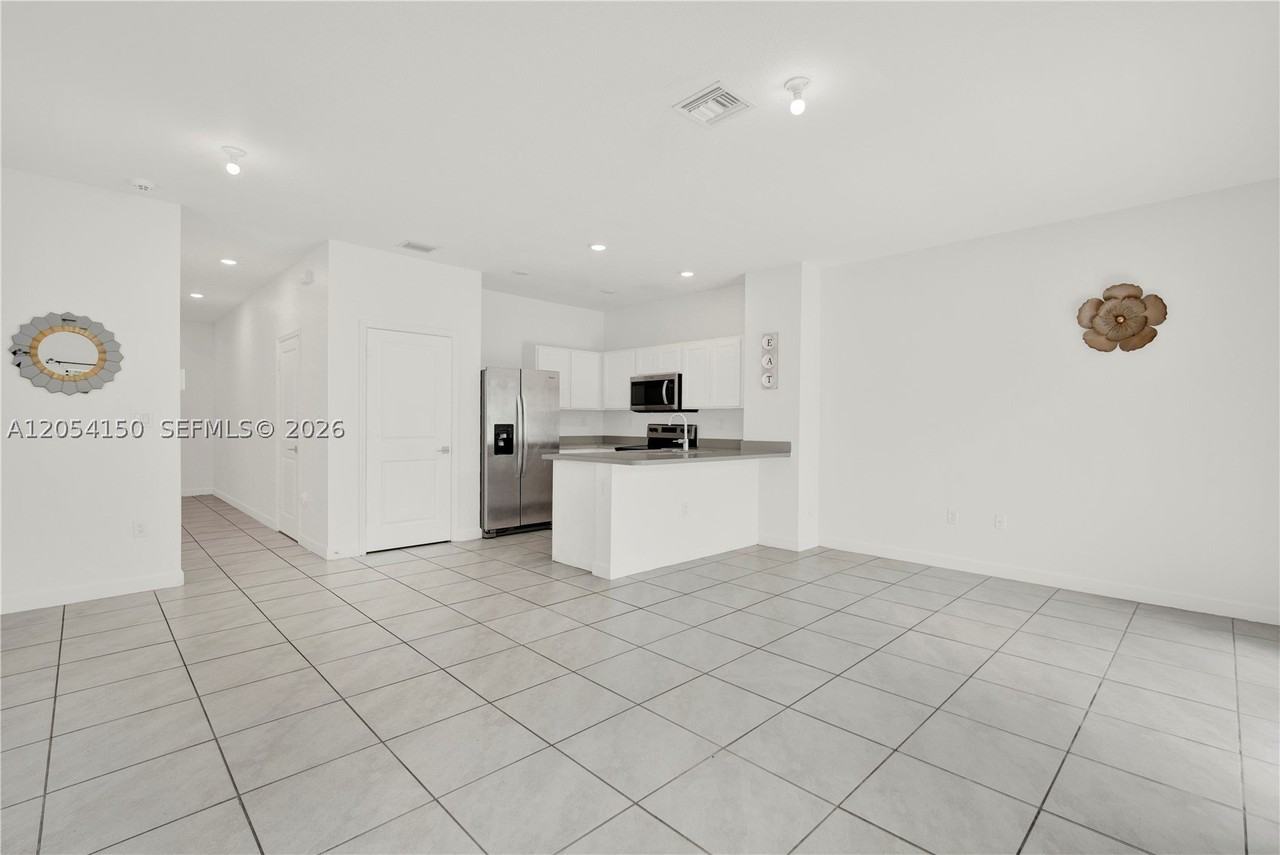 1161 Sw 8th Ave - Photo 6 of 21
