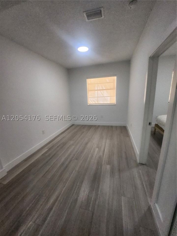 2700 Collins Ave #202 - Photo 5 of 9