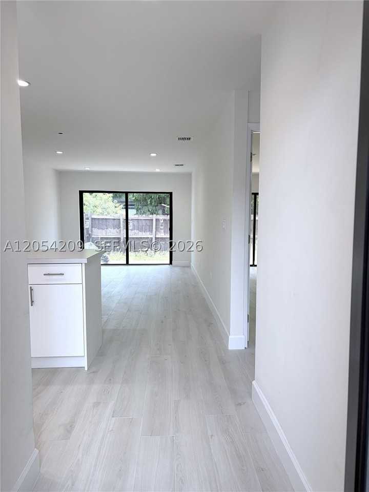 3809 Sw 82nd Ave #V20 - Photo 2 of 19