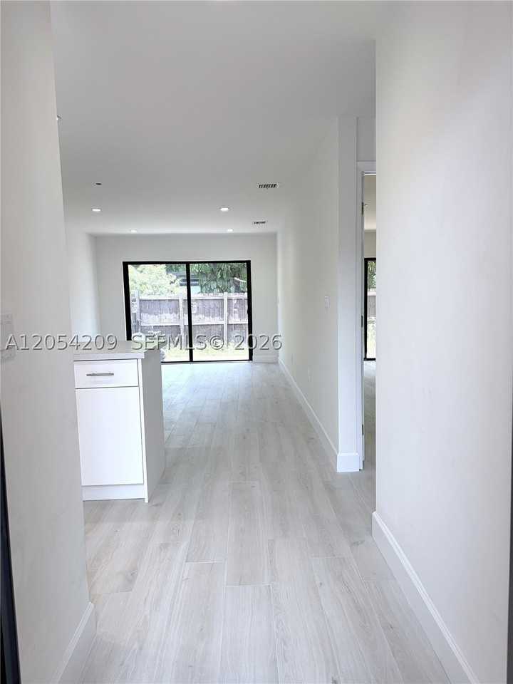 3809 Sw 82nd Ave #V20 - Photo 3 of 19