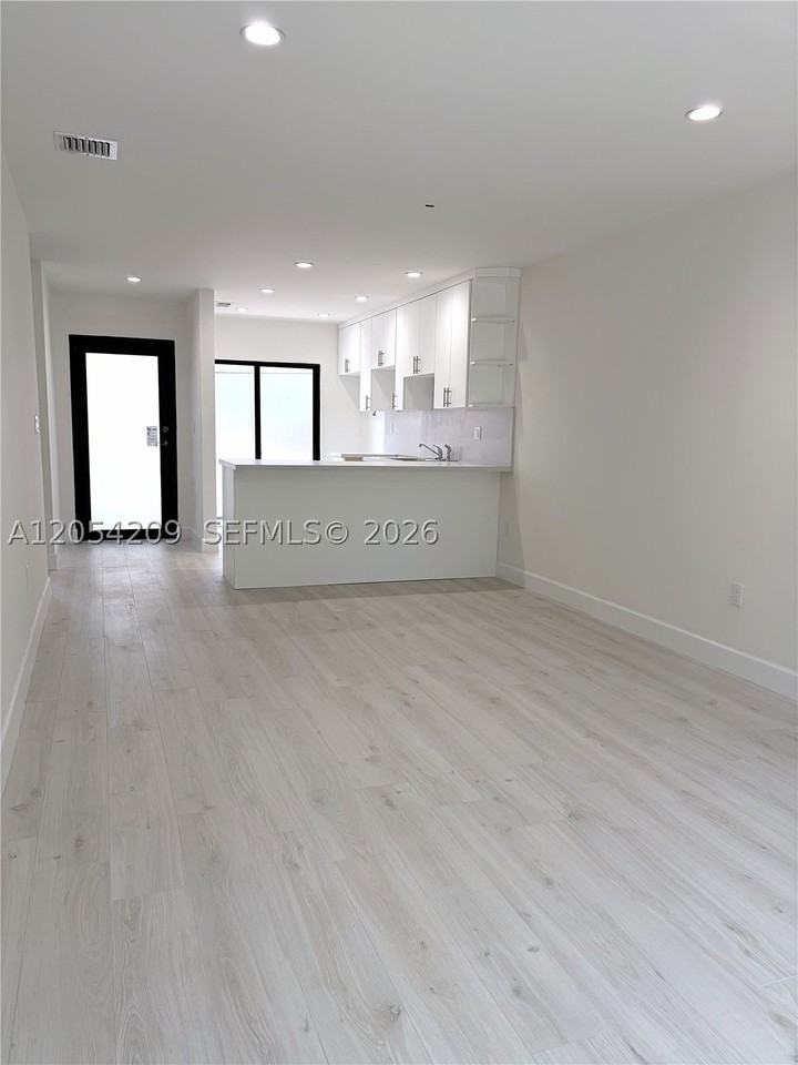 3809 Sw 82nd Ave #V20 - Photo 6 of 19