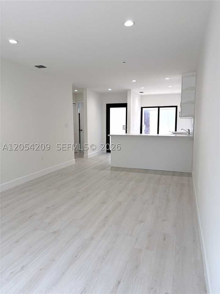 3809 Sw 82nd Ave #V20 - Photo 7 of 19