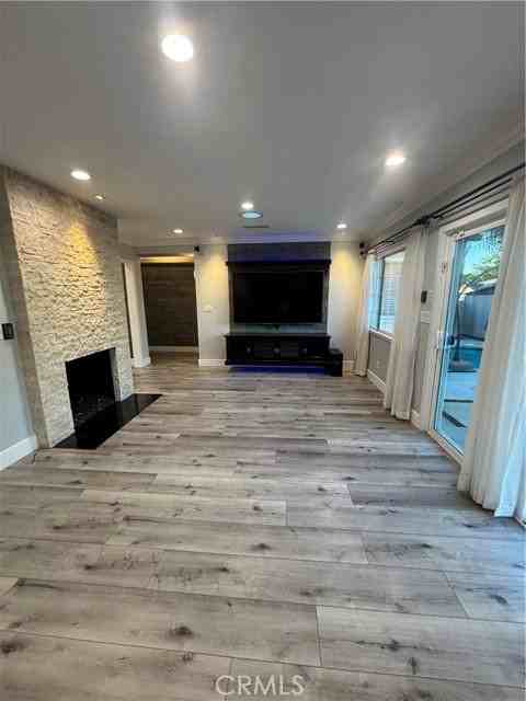 6250 Aura Ave - Photo 4 of 8