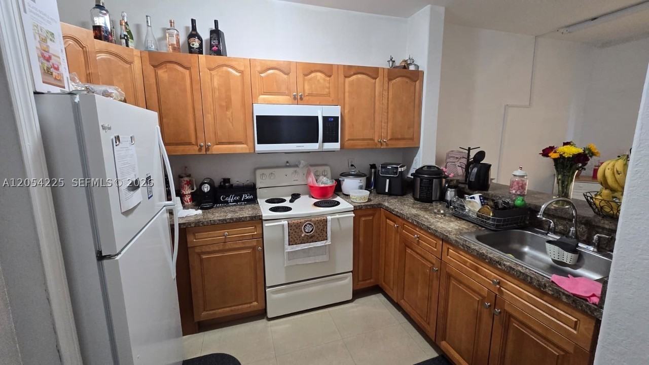 2900 Se 17th Ave #100 - Photo 3 of 17