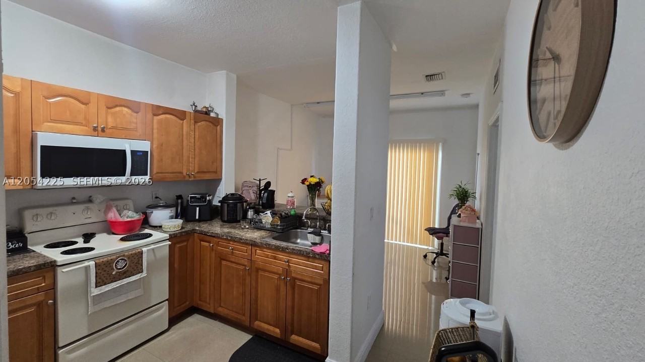 2900 Se 17th Ave #100 - Photo 4 of 17