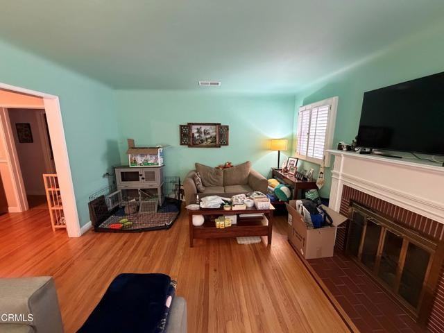 4943 Collis Ave - Photo 4 of 8